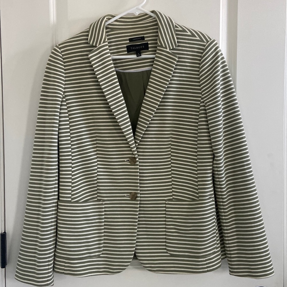 Women’s size 8 Aberdeen knit blazer. Talbots.